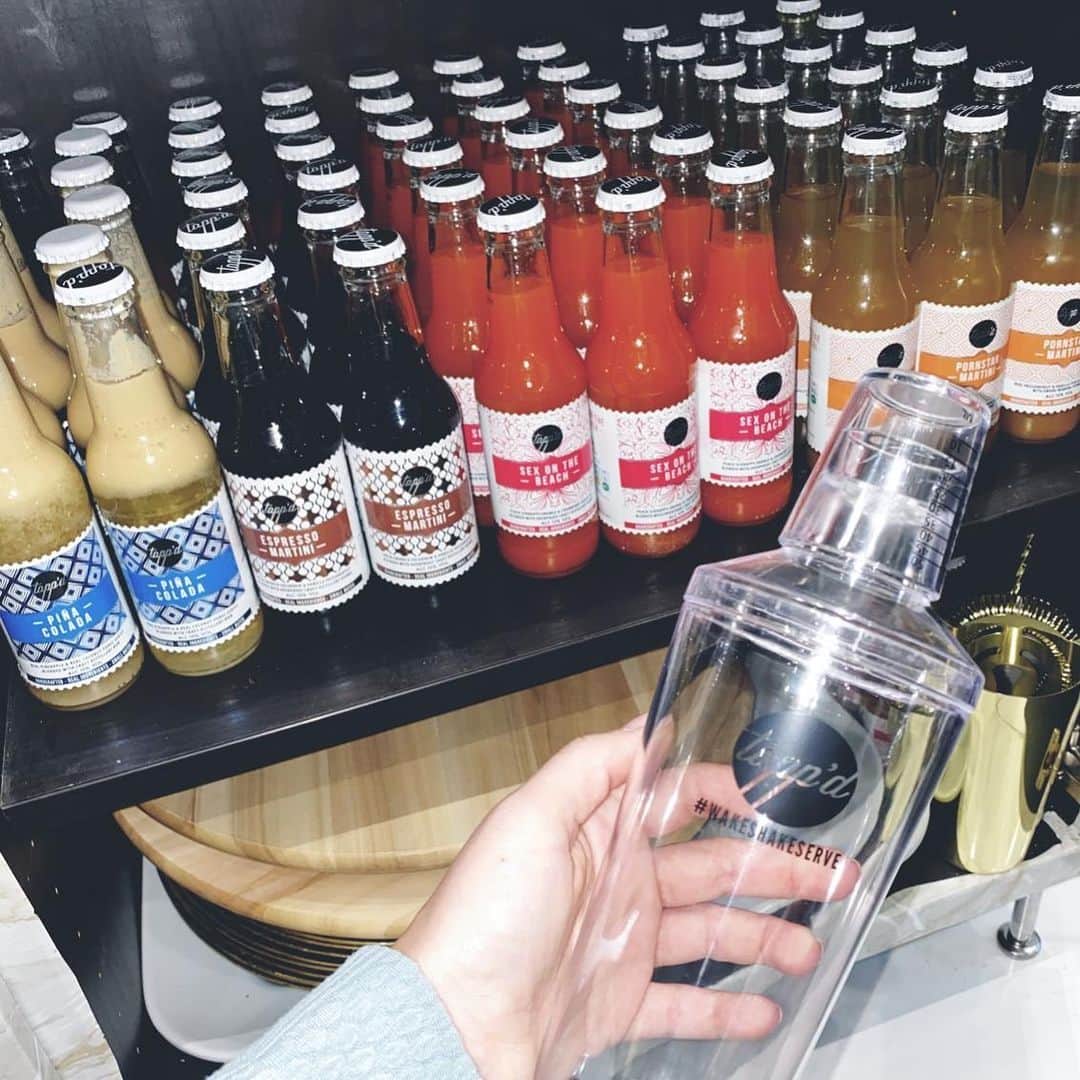 アントン・ファーディナンドさんのインスタグラム写真 - (アントン・ファーディナンドInstagram)「Think we're ready for the festive season thank you @tappdcocktails and happy Christmas Eve everyone ❤️🎁🎄」12月25日 0時15分 - anton_ferdinand5