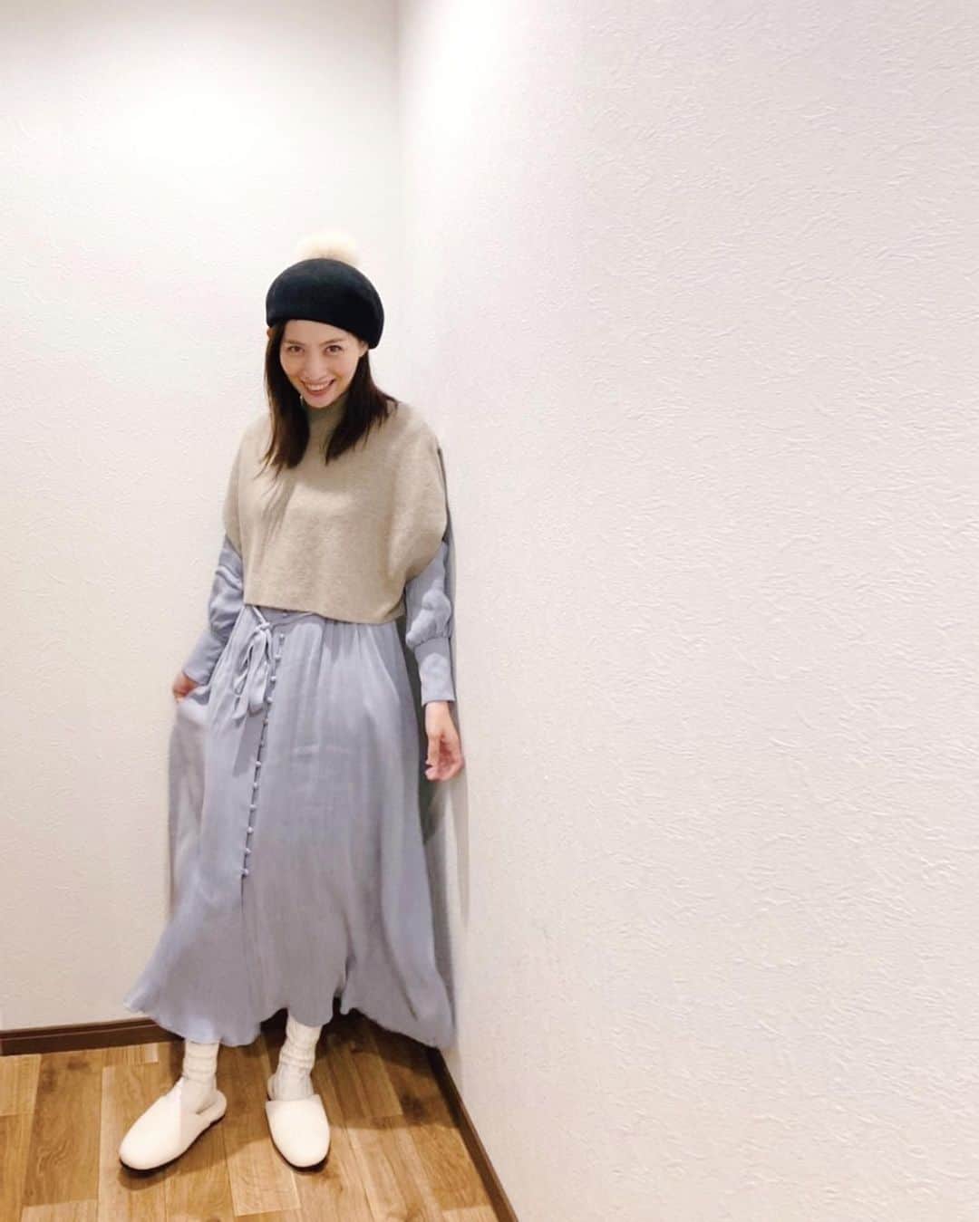 のインスタグラム：「こども聖歌隊みたくなった😂 音とれてないのに一番張り切ってるやつ🥳  #clane #クラネ #frayid #フレイアイディー  #クリスマスコーデ #聖歌隊」