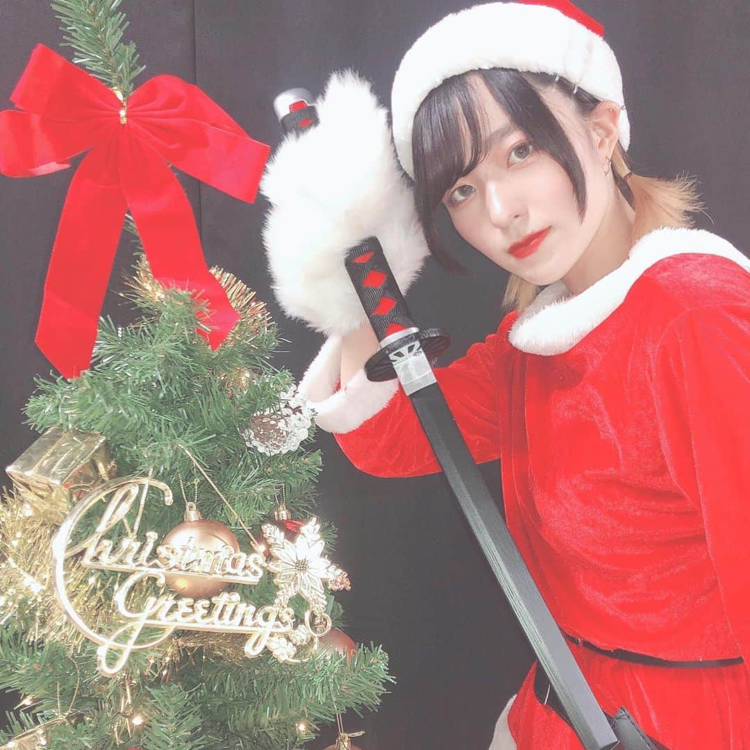 青柳透のインスタグラム：「青柳帯刀る⚔  #merrychristmas #christmas #サンタクロース #サンタ #クリスマスツリー」