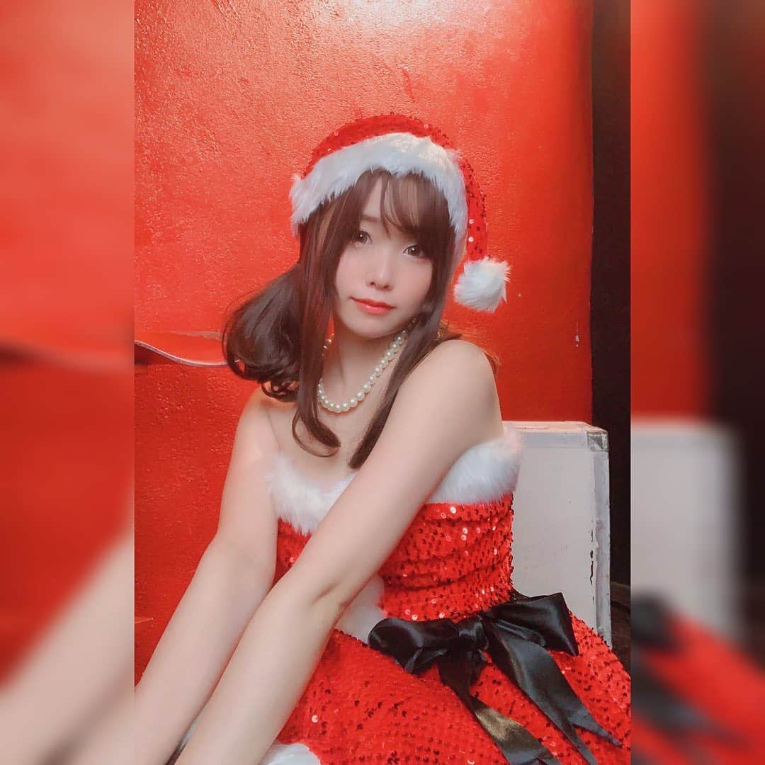 くろねこさんのインスタグラム写真 - (くろねこInstagram)「Merry Christmas✨🎄  #クリスマス #サンタコス #サンタクロース #cosplay #japanese #japanesegirl #cosplayer #くろねこ #ねこし #christmas」12月25日 0時23分 - kuronekoshi_nya