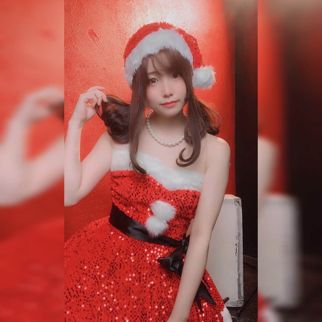 くろねこさんのインスタグラム写真 - (くろねこInstagram)「Merry Christmas✨🎄  #クリスマス #サンタコス #サンタクロース #cosplay #japanese #japanesegirl #cosplayer #くろねこ #ねこし #christmas」12月25日 0時23分 - kuronekoshi_nya
