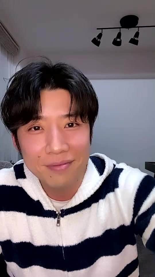 のインスタグラム：「クリぼっち配信してみんなとコラボライブしてみたらクソ楽しかったって話」