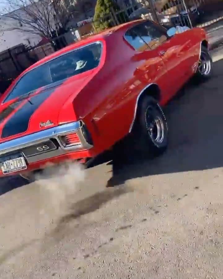 ファンクマスター・フレックスのインスタグラム：「I let @sosageek_ drive that #70chevelless502 !!!!! I stay with them American Muscle cars! WHO ELSE SHOULD I GET ON MY ALBUM?」