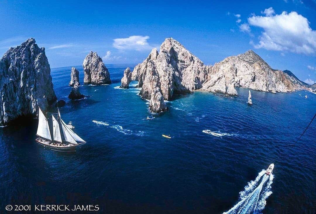 Ricoh Imagingさんのインスタグラム写真 - (Ricoh ImagingInstagram)「Posted @withregram • @kerrickjames5 Once upon a time you could parasail closer to the classic sea arch at Finisterra, Land’s End, but no more. Shot with the Pentax MZ-S and 17-28mm fisheye zoom on Fuji Provia 100. @pentaxians @pentaxiansunite @ricohpentax」12月25日 0時32分 - ricohpentax