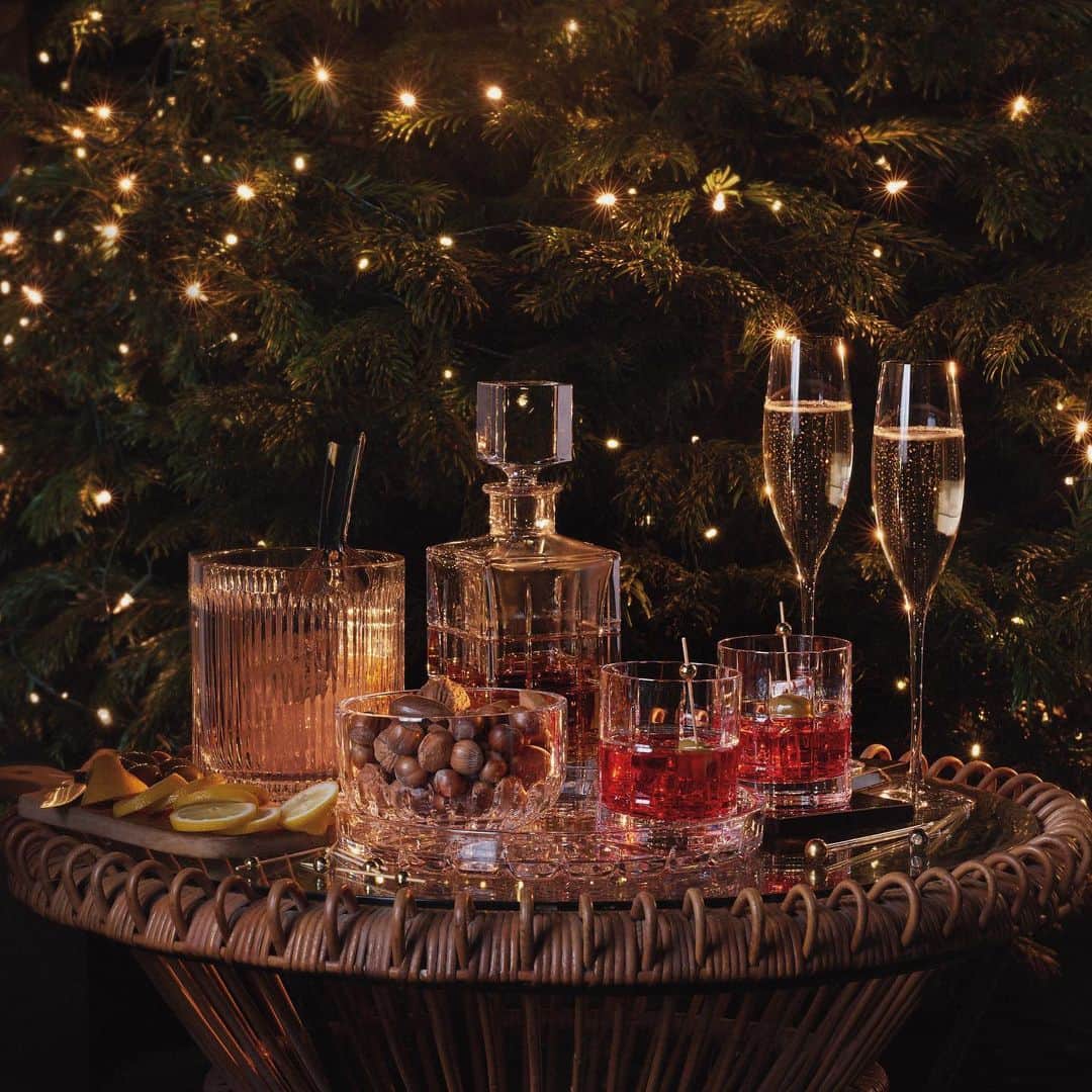 Saks Fifth Avenueのインスタグラム：「The garlands are hung and the gifts are wrapped. Now, your decadent Christmas Eve cocktail awaits, courtesy of @waterfordcrystal. #SaksHoliday」