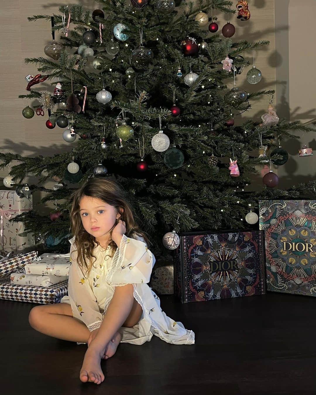 Mathilde Goehlerのインスタグラム：「Merry Christmas little joyful soul ♥️♥️♥️ I love you beyond measure 🥺😭」