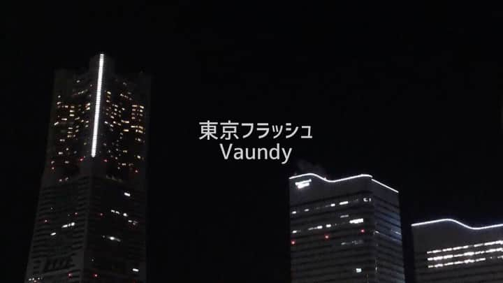 犬塚ヒカリのインスタグラム：「東京フラッシュ / Vaundy . . . 本日のcoverです🦓 . . . .  #弾き語り#カバー曲#東京フラッシュ#vaundy #taylor#guitar#musically#music#singing#musiccover#coversong#犬塚ヒカリ#inuzukahikari」