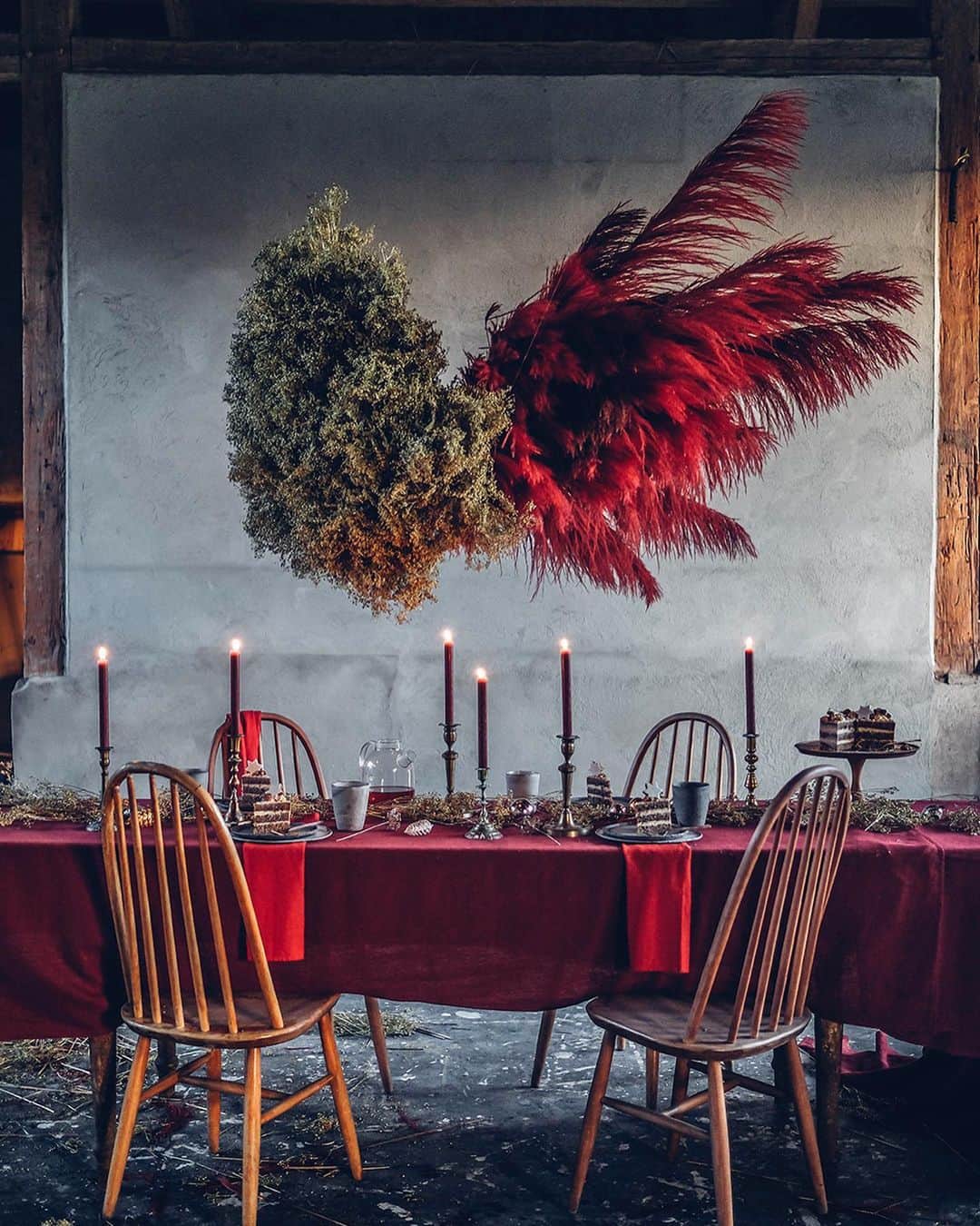 Our Food Storiesさんのインスタグラム写真 - (Our Food StoriesInstagram)「Merry Christmas and happy holidays everyone 🌟🥰🎄 Thanks so much for your wonderful comments and messages this year, we are so grateful for this wonderful community 🙏 Here are some more photos from our recent photoshoot. Stunning cloud by the talented @ruby_marylennox ❣️❣️❣️#ourfoodstories  ____ #christmasdecor #christmastable #gatherings #gatheringslikethese #fellowmag #linenlove #tablesetting #tabledecor #lovelylinen #foodstyling #foodphotographer #germanfoodblogger」12月25日 0時50分 - _foodstories_