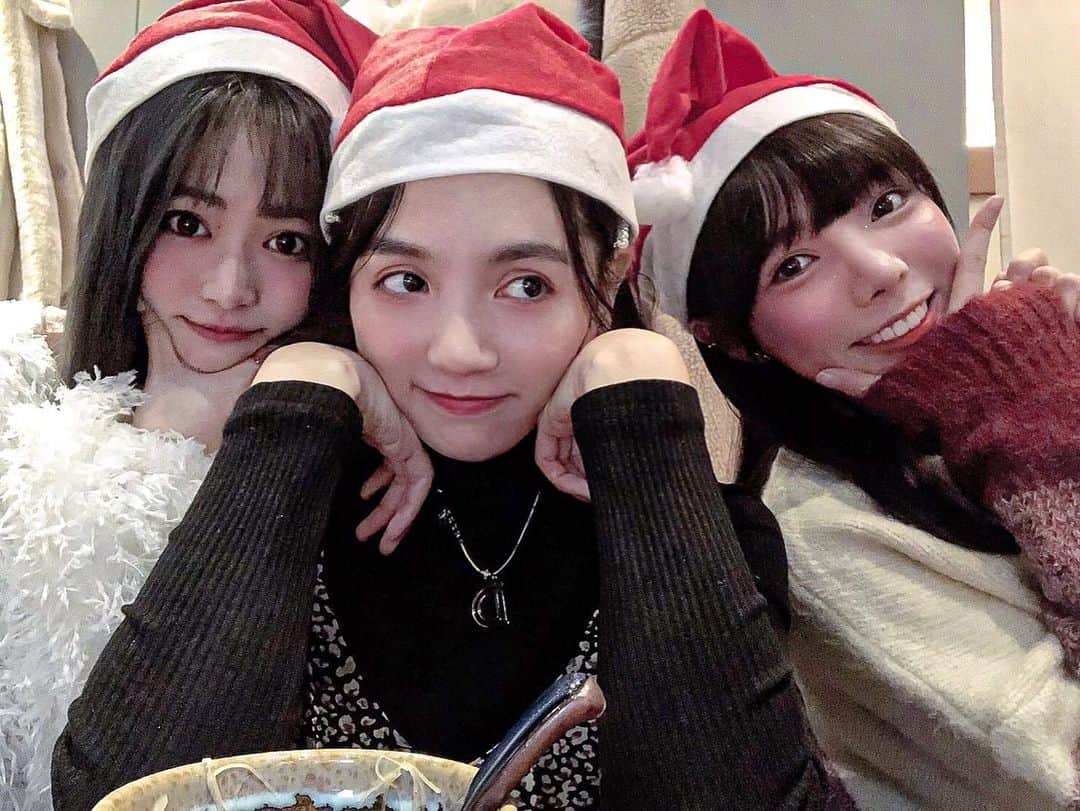 徐薇涵（Wei Han Xu）のインスタグラム：「2020多事之秋 讓我們更懂珍愛彼此 珍惜各人事物❤️ 今年平安夜🤶🏻 我們終於一起過了🥰 又吃了好吃的日料 （多好吃😋往右滑看照片就知道了） 重點是價錢相對其他無菜單日料來說相當親民❤️ 大家都驚豔到髒話連連（威～ 幸好我有同學幫我訂一波👍🏻 最近真的很需要快樂因子 今天晚餐很開心🤶🏻 大家平安夜快樂喲🎄」