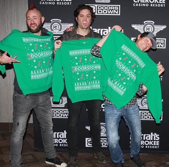 3 Doors Downのインスタグラム：「Happy Holidays!」