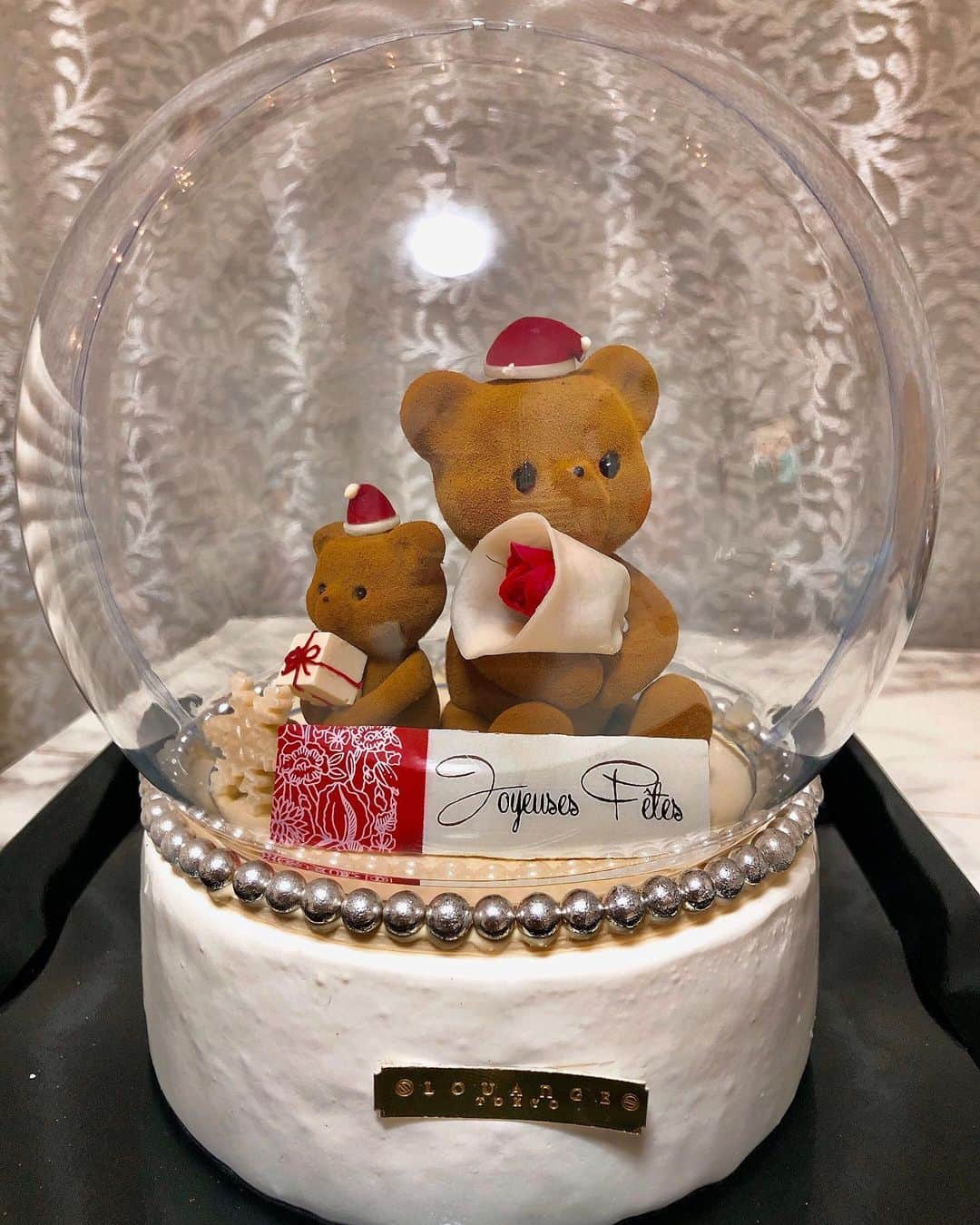 加瀬愛莉さんのインスタグラム写真 - (加瀬愛莉Instagram)「かわいすぎる🧸♥️🎁 ・ #christmas #christmascake #bearcake #sweets #louangetokyo #merrychristmas #cute #instafood #instagood」12月25日 0時57分 - airi0413_k