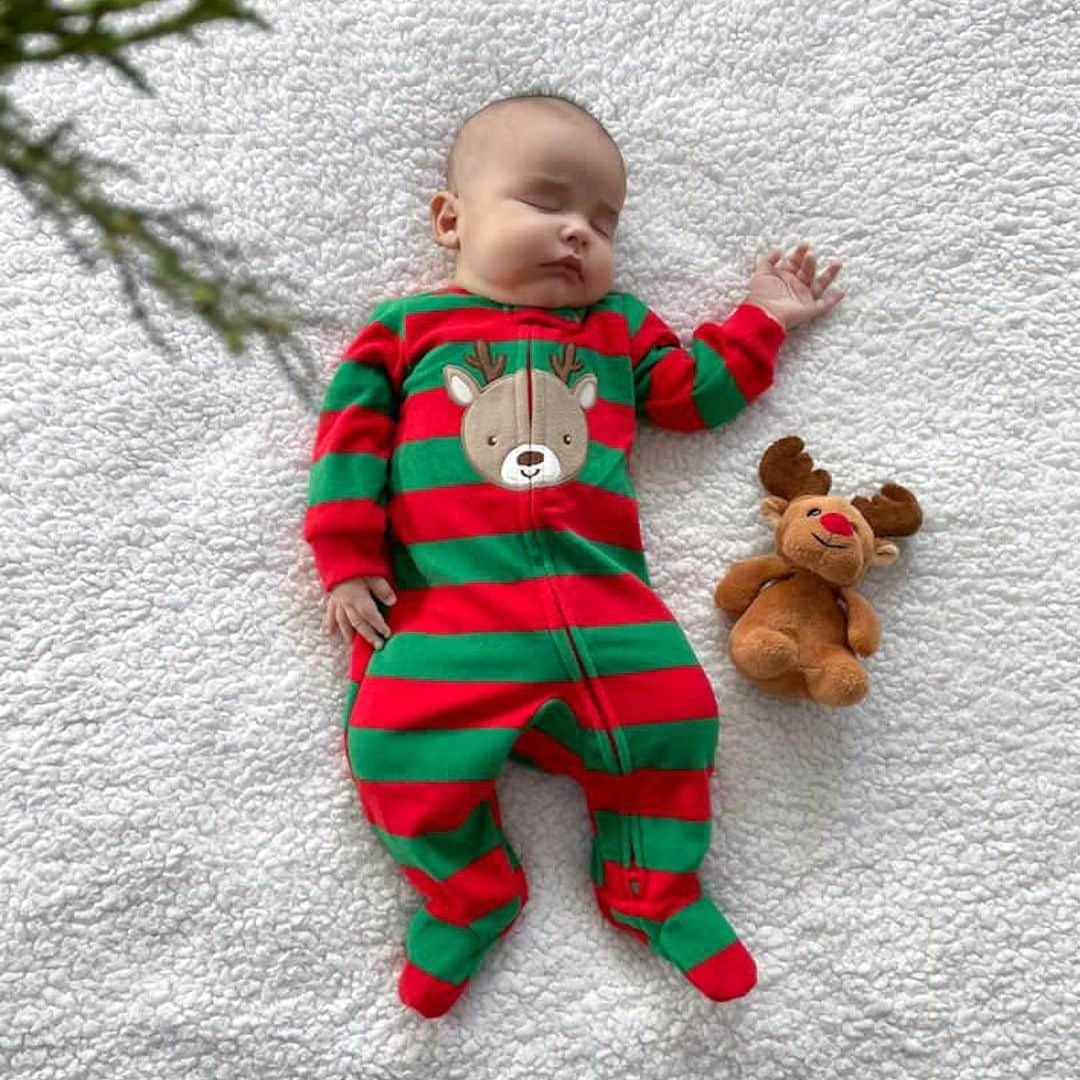 カーターズさんのインスタグラム写真 - (カーターズInstagram)「Not a creature was stirring, not even a... reindeer! 🦌🎄😍 Wishing everyone a quiet, cozy #ChristmasEve! 🎅✨ #merrychristmas #lovecarters 📷: @elblogdekati」12月25日 1時00分 - carters