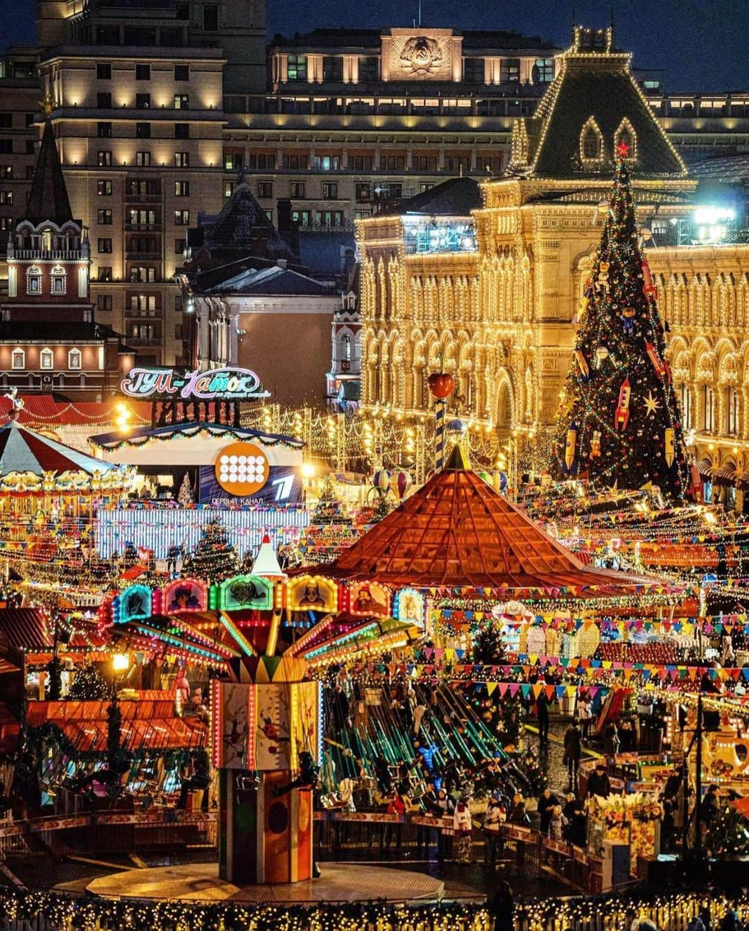 Wonderful Placesさんのインスタグラム写真 - (Wonderful PlacesInstagram)「Christmas in Red Square - Moscow ✨🎄🎄🎅🏻🎅🏻✨ . 📷 by ✨✨@elena.krizhevskaya✨✨ #wonderful_places for a feature ❤️🎄」12月25日 1時05分 - wonderful_places