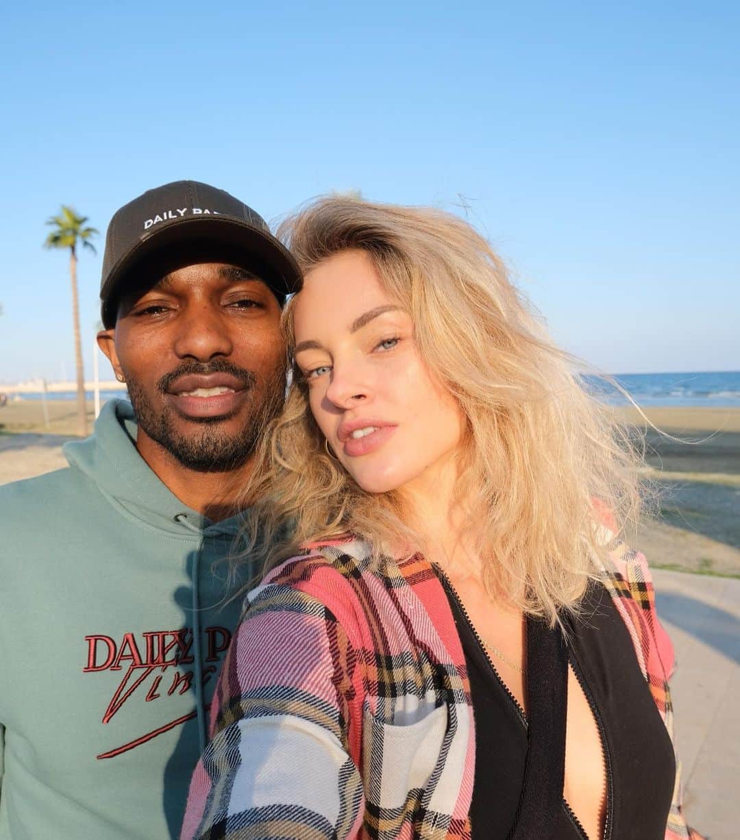 ルセット・ヴァン・ビークのインスタグラム：「Mom & dad take over cyprus 🇨🇾🌴」