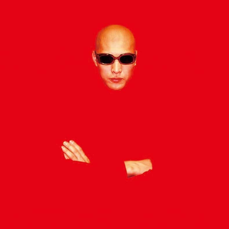 立花陽香さんのインスタグラム写真 - (立花陽香Instagram)「赤いエイリアン👽🟥🛸に、出会いました。#浜崎健 @kenhamazaki このお方、センセーショナル過ぎて……上手く言葉に出来ない。何これ☄️☄️っと思ったら、現代美術家・画家さんでした。 いつも赤い格好してるんだって。私も、赤🔴は、色の中で３番目に好きだよ！！！」12月25日 1時17分 - haruka_4