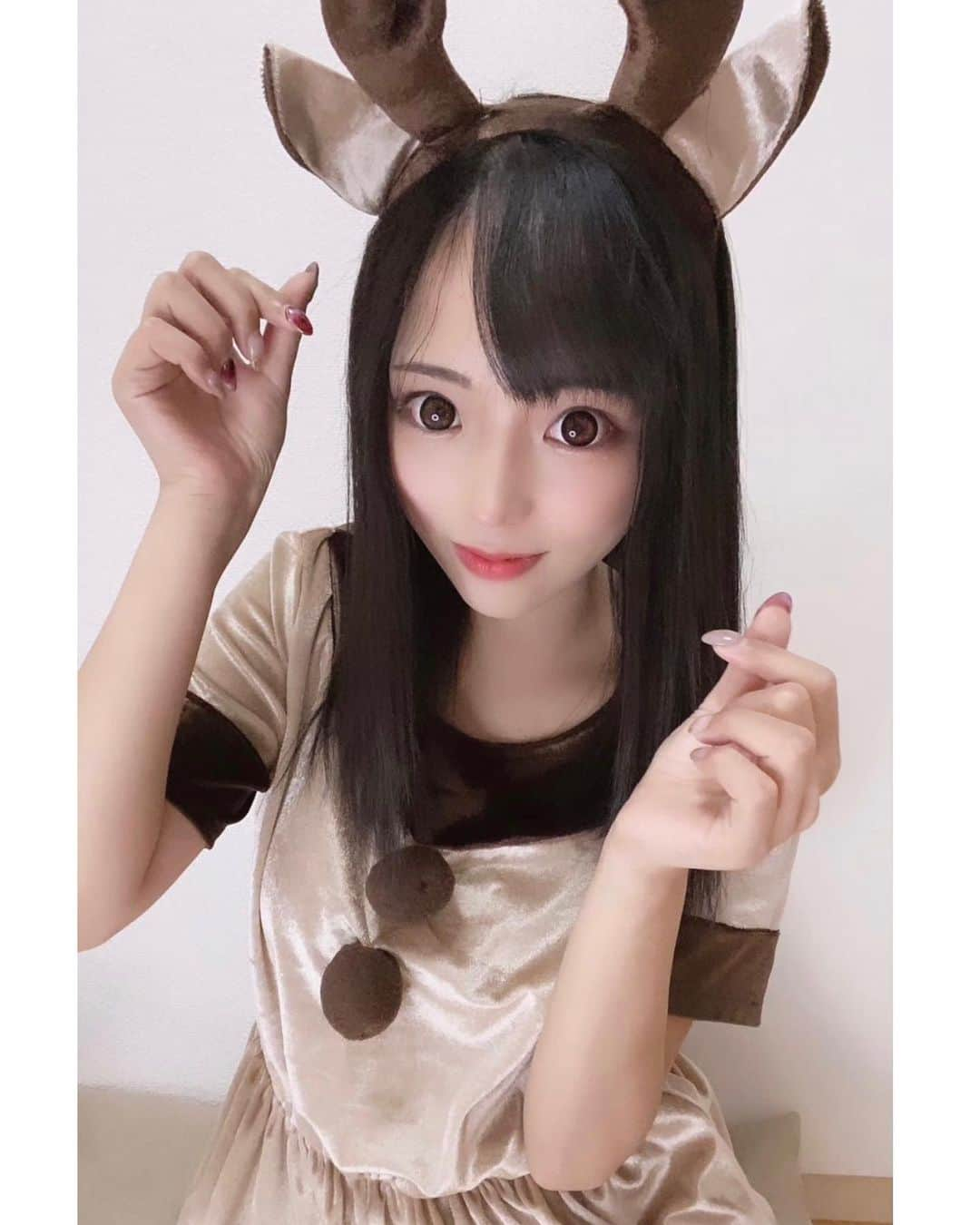 なつみさんのインスタグラム写真 - (なつみInstagram)「12月23日 トナカイ🦌🎄コス❤️ 24日、25日もサンタコス🎅🏻します🥰 25日は配信で一緒にチキン🍗食べましょ〜☺️💗  今夜は素敵なクリスマスイブ🎄を皆と過ごせますように😘🌟  #ライブ配信#Pococha#Pocochaライバー#ポコチャ#ライバー#バセドウ病#吃音症#八重歯#宅建士#宅建#宅地建物取引士#不動産営業#イギリス留学#🧢なつみ👻🍊Natsumi#トナカイ#トナカイコス#🧢なつみ👻🍊#サンタコス#クリスマスコフレ#コスプレ」12月24日 16時24分 - natsumipeanuts