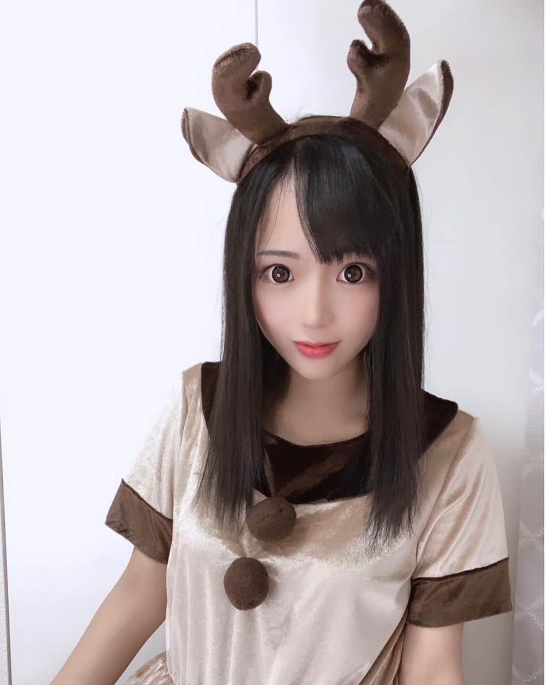 なつみさんのインスタグラム写真 - (なつみInstagram)「12月23日 トナカイ🦌🎄コス❤️ 24日、25日もサンタコス🎅🏻します🥰 25日は配信で一緒にチキン🍗食べましょ〜☺️💗  今夜は素敵なクリスマスイブ🎄を皆と過ごせますように😘🌟  #ライブ配信#Pococha#Pocochaライバー#ポコチャ#ライバー#バセドウ病#吃音症#八重歯#宅建士#宅建#宅地建物取引士#不動産営業#イギリス留学#🧢なつみ👻🍊Natsumi#トナカイ#トナカイコス#🧢なつみ👻🍊#サンタコス#クリスマスコフレ#コスプレ」12月24日 16時24分 - natsumipeanuts