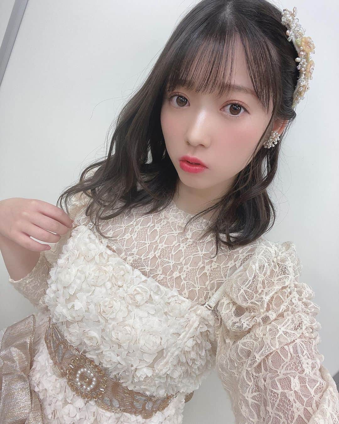 山岸理子のインスタグラム：「* HappyMerryx'mas❤  素敵なクリスマスにしてね〜🎄 今日はチキンとケーキとチーズフォンデュ 食べるよ〜🎂    何ケーキたべるでしょーか！  #tsubaki_factory #山岸理子 #メリークリスマス#サンタさん #きてほしいー 笑」