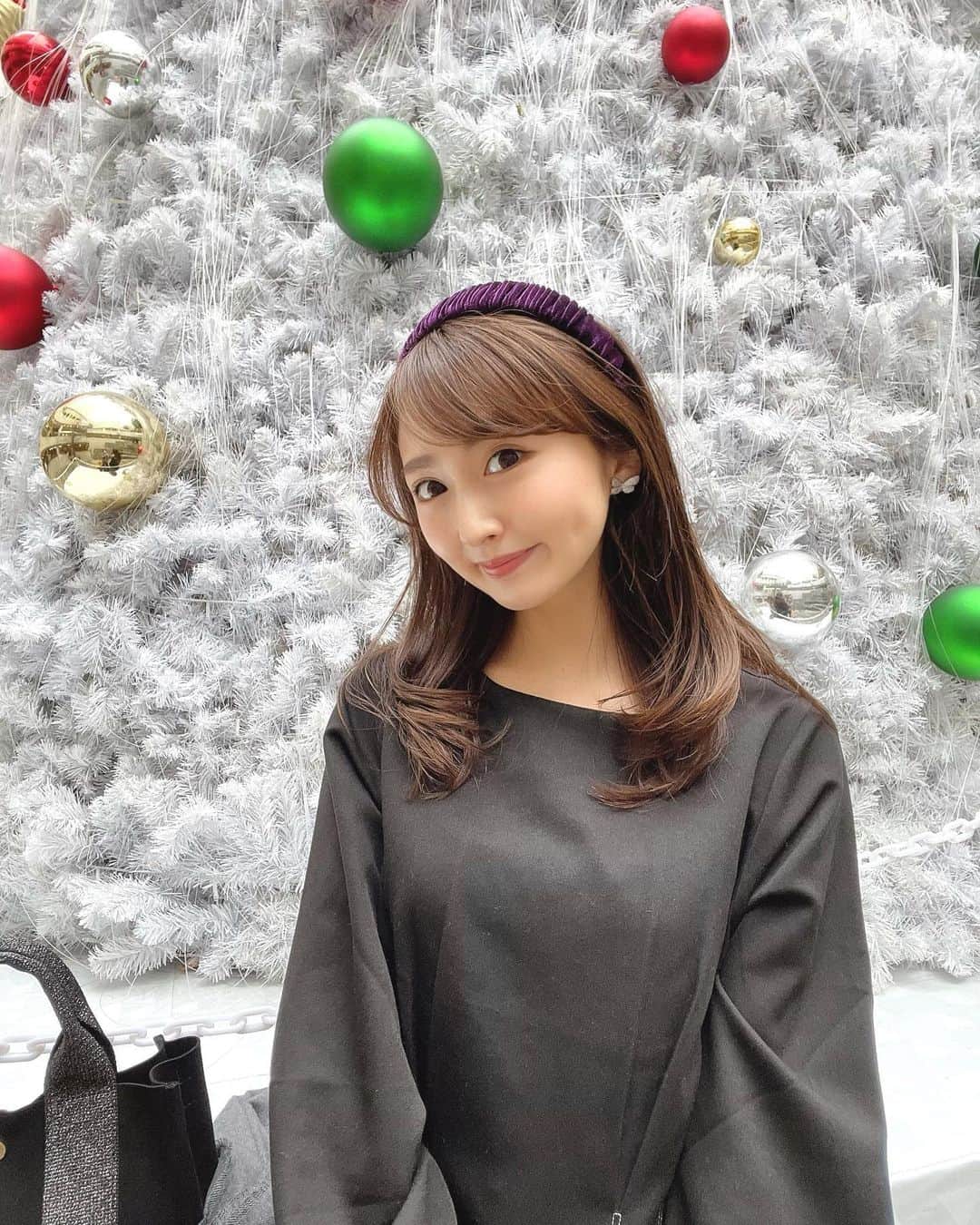 西村笑花さんのインスタグラム写真 - (西村笑花Instagram)「🎄 ・ ・ MerryChristmasEve♥️ 実は先日、 稲用さんに髪の毛をカットしてもらったよ🥰✂️ あまり気付いてもらえないけど このくらいの長さも好き！😊😊♥️ ・ 昨日まで全然クリスマス気分ではなかったけど 今日👴🏻ちゃん👵🏻ちゃんとランチをして やっとクリスマス気分になれました🎄♡ みなさまも素敵なクリスマスをお過ごし下さい🥰🎁 #merrychristmas #🎄 #🎄🎄🎄」12月24日 16時52分 - emika_nishimura