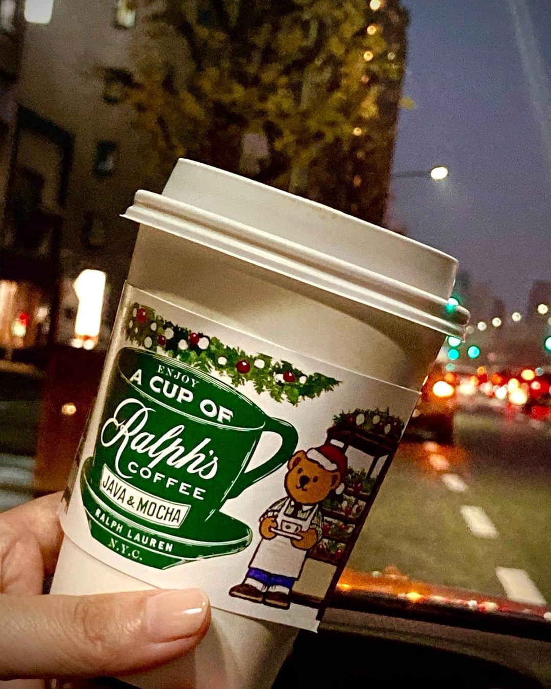 田中幸恵のインスタグラム：「____ . 🧸🎄☕️  #ralphscoffee  #ラルフズコーヒー」