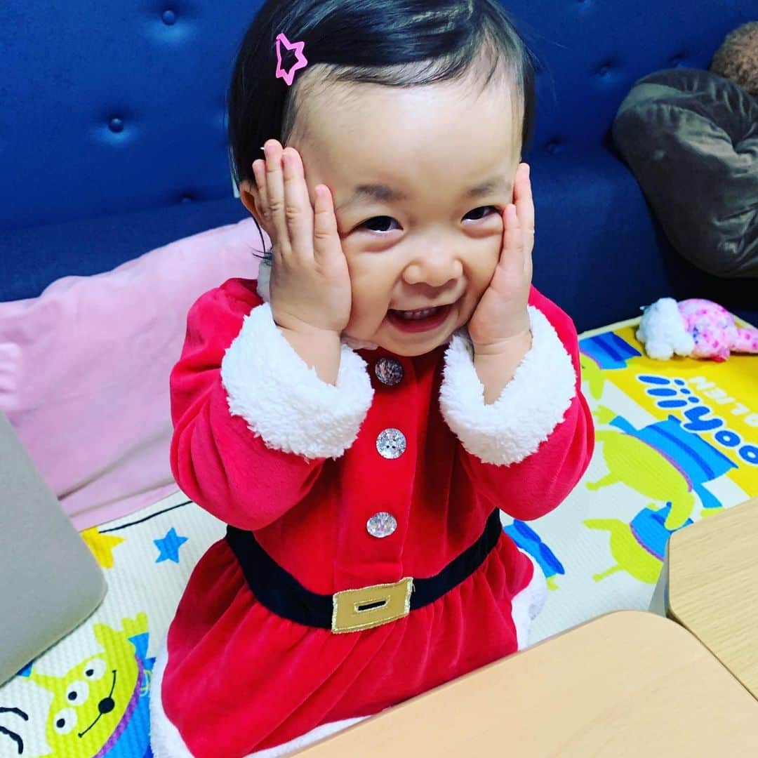 アクア新渡戸さんのインスタグラム写真 - (アクア新渡戸Instagram)「ハッピーメリークリスマスイブ🎄🎅🤶🥺ྀི🥰😜☃️🎄  なんだか今年はクリスマス感がないけど ささやかにクリスマス・イブ ディナーです✨🍽🍷🥂🍗🍟🥩  プレゼント🎁🎀は明日の朝まで我慢です😁  #おうちでくりすますぱーりー  #家族の時間  #クリスマスオードブル🎄  #クリスマスディナー🍴  #メリークリスマスイブ」12月24日 17時08分 - amiaquanitobe