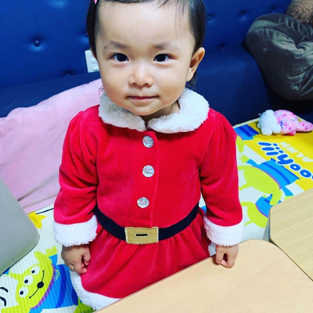 アクア新渡戸さんのインスタグラム写真 - (アクア新渡戸Instagram)「ハッピーメリークリスマスイブ🎄🎅🤶🥺ྀི🥰😜☃️🎄  なんだか今年はクリスマス感がないけど ささやかにクリスマス・イブ ディナーです✨🍽🍷🥂🍗🍟🥩  プレゼント🎁🎀は明日の朝まで我慢です😁  #おうちでくりすますぱーりー  #家族の時間  #クリスマスオードブル🎄  #クリスマスディナー🍴  #メリークリスマスイブ」12月24日 17時08分 - amiaquanitobe