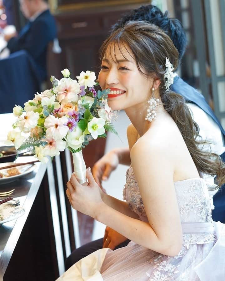KIYOMIZU京都東山 公式さんのインスタグラム写真 - (KIYOMIZU京都東山 公式Instagram)「. ラベンダードレスを身に纏い 美しい花嫁姿が会場内をより華やかに*  眩しい笑顔がとっても魅力的ですよね❁ . ---------------------- . @kiyomizu_kyoto_higashiyama をフォローし 【#kiyomizu京都東山】で検索してくださいね❖ . #スタイルズ花嫁 #kiyomizu花嫁  #dress #kyoto #kiyomizu #wedding #ウェディングレポ #チャペル #ブライダルフェア #プレ花嫁 #卒花 #結婚式 #結婚式場 #結婚式準備 #京都 #京都花嫁 #関西花嫁 #京都婚 #令和花嫁  #大人花嫁 #シェアーズヘアメイク #DRESSY花嫁 #アナスイドレス #ポニーテール #刺繍ドレス #花嫁コーディネート #ローポニーテール #ローポニー #おしゃれ花嫁」12月24日 17時20分 - kiyomizu_kyoto_higashiyama