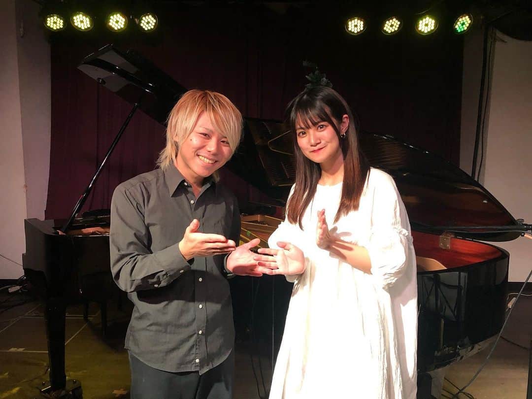 北原ゆかのインスタグラム：「\クリスマスライブ動画公開/  ついに明日✨✨✨  こちらから購入できます☺️ https://kitahara-yuka.stores.jp/items/5fb051a0da019c5e3919ec75」