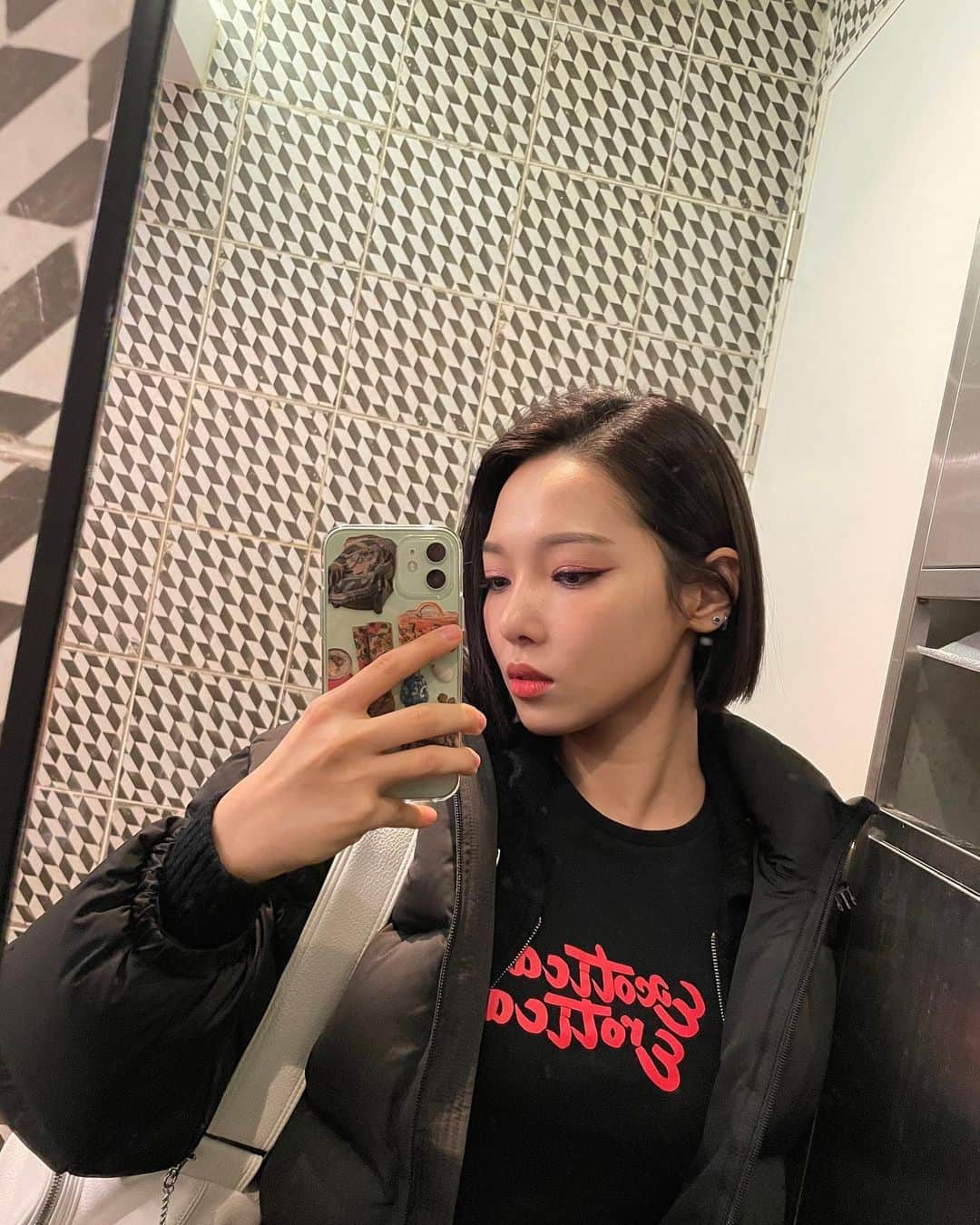 ソミンさんのインスタグラム写真 - (ソミンInstagram)「Makeup vs natural 🤍」12月24日 17時12分 - somin_jeon0822