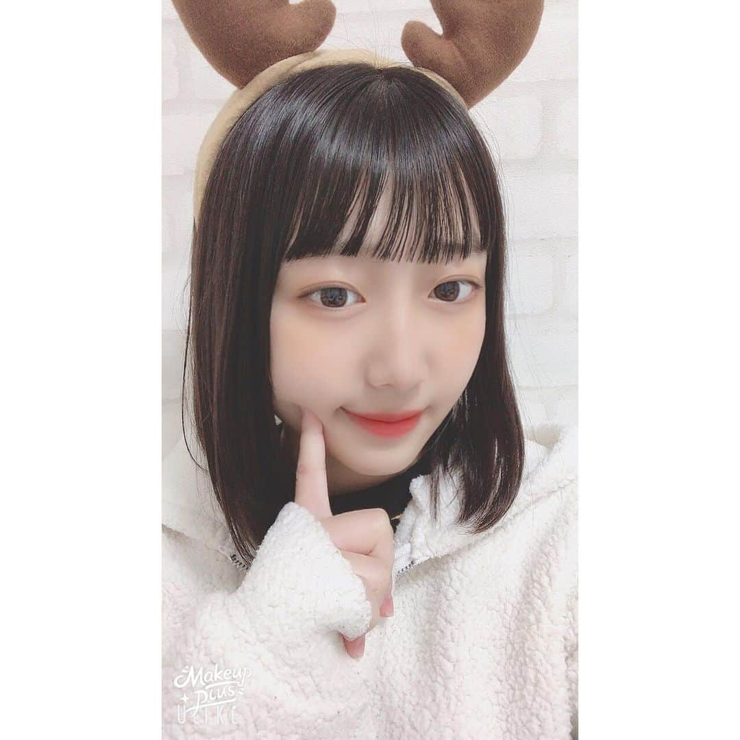 髙橋莉穂のインスタグラム：「今日はクリスマスイブだね💞 みんなにとって素敵なクリスマスになりますように😆🎀 #プラチナムプロダクション #プラチナムプロダクション所属 #ボブ #クリスマスイブ #トナカイ #自撮り女子 #いいね返し #いいねした人で気になった人フォロー #シブサン #シブサンプロジェクト #シブサングリーンクラス #高橋莉穂 #髙橋莉穂  #プラチナムクリスマス」