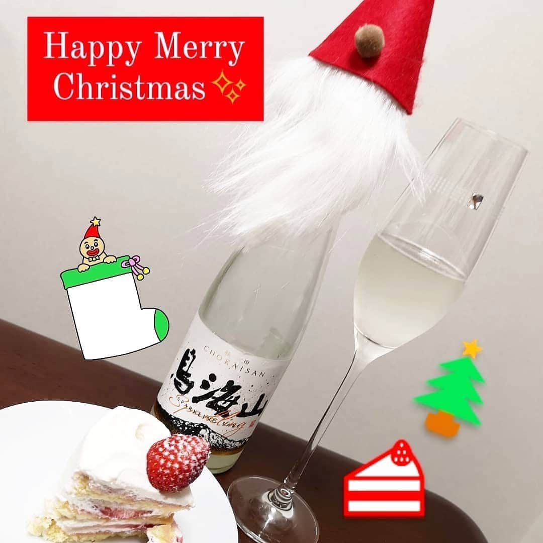 石川奈津紀さんのインスタグラム写真 - (石川奈津紀Instagram)「【鳥海山スパークリング🥂×ケーキ】 Merry Christmas🎄🎅🎁✨ クリスマスにぴったりの鳥海山スパークリングを、イチゴのケーキに合わせてみました😊 甘すぎないクリームと 鳥海山のしゅわしゅわが合う！！ パーティーにさしいれしたい！！ …でも実はこのケーキ、クリスマスじゃなくて、誕生日祝いのものでした😂 家族ぐるみで仲の良い友達をお祝い🎁🎂 誕生日おめでとう✨✨ * #天寿 #天寿酒造 #鳥海山 #天寿酒造公式アンバサダー #飲みながら痩せる #NOMIYASE #飲んで痩せる #日本酒 #日本酒🍶  #日本酒好き #日本酒好きな人と繋がりたい #日本酒女子 #sakemake #japanesesake #sake #ポン酒タグラム #日本酒ナビゲーター #女子アナ唎酒師 #唎酒師 #おうち飲み #おうち居酒屋🍺」12月24日 17時25分 - natsukiishikawa1011