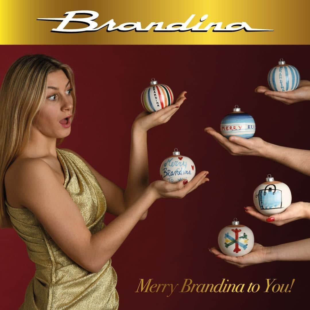 ブランディーナさんのインスタグラム写真 - (ブランディーナInstagram)「MERRY BRANDINA TO YOU from Brandina the Original! 🎄🎅  #brandinatheoriginal #borsetessuto #borse #borsa #borsadonna #borseinvernali #borsamare #borsefirmate #borseartigianali #accessoridonna #accessoriuomo #abbigliamentodonna #abbigliamentouomo #abbigliamentouomoedonna #abbigliamentouomodonna #modaitaliana #madeinitaly #modauomo #bagscollection #bagsandpurses #brandedbags #christmas #christmasiscoming #merrychristmas2020 #christmastree #cristhmasdecoration #merrychristmatoyou #buonnatale #natale2020 #natale」12月24日 17時30分 - brandinatheoriginal