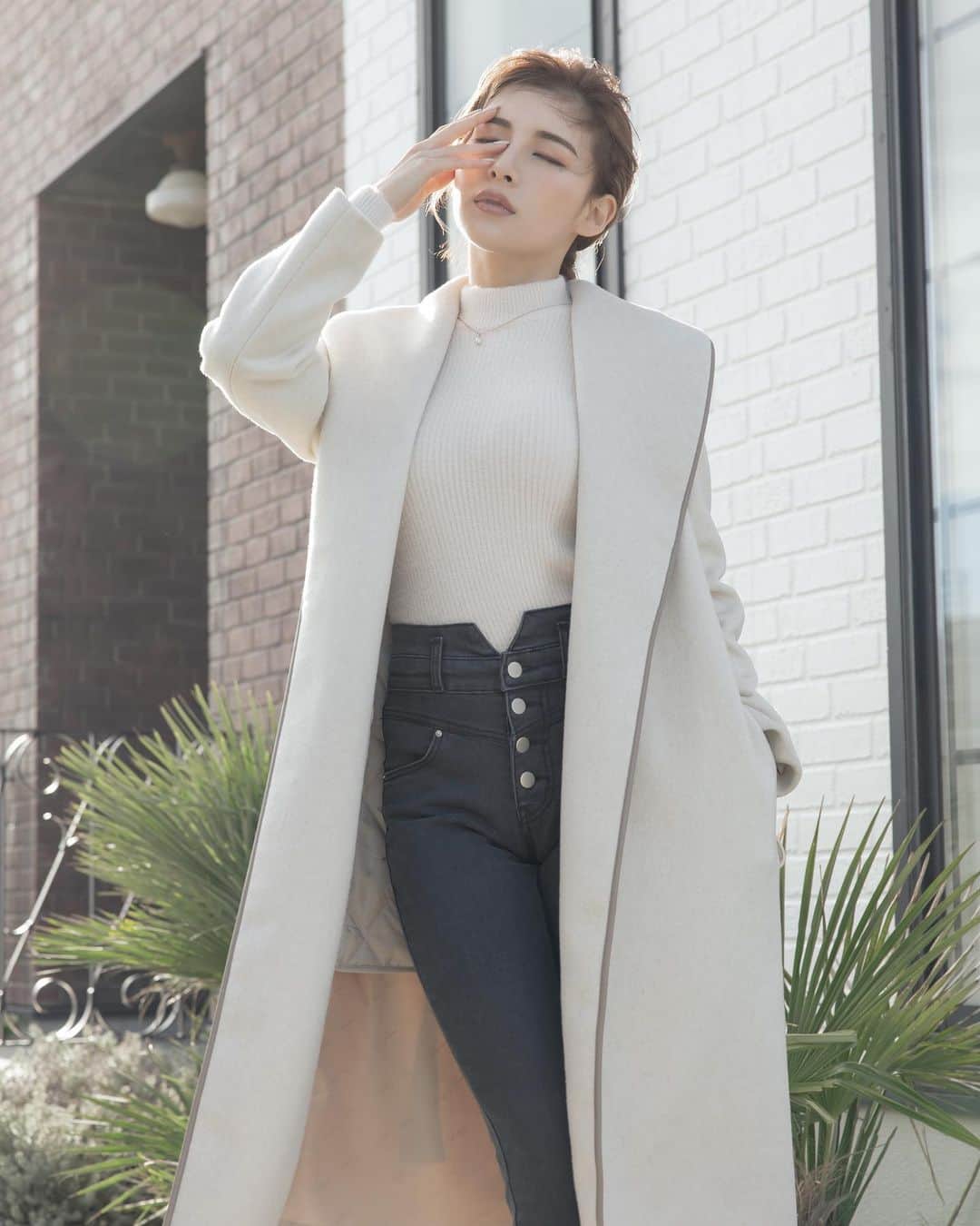 デュラスアンビエントのインスタグラム：「𝐒𝐡𝐚𝐰𝐥 𝐜𝐨𝐥𝐥𝐚𝐫 𝐜𝐨𝐚𝐭,𝐋𝐢𝐧𝐞𝐫 𝐬𝐞𝐭 〈Ivory,Beige,Mocha,Black〉  𝐁𝐨𝐭𝐭𝐥𝐞 𝐧𝐞𝐜𝐤 𝐬𝐡𝐚𝐠𝐠𝐲 𝐫𝐢𝐛 𝐤𝐧𝐢𝐭 〈Ivory,Beige,Black〉  𝐇𝐢𝐠𝐡 𝐰𝐚𝐢𝐬𝐭𝐞𝐝 𝐛𝐥𝐚𝐜𝐤 𝐬𝐤𝐢𝐧𝐧𝐲 𝐰𝐚𝐫𝐦 𝐝𝐞𝐧𝐢𝐦 〈Black〉S/M  _____________________________________ www.ambient-online.com @ambientofficial @ambient_ariake @ambient_yurakucho @ambient.opa #アンビエント#ambient_official  #coordinate #styling #20AW #fw20 #chic」