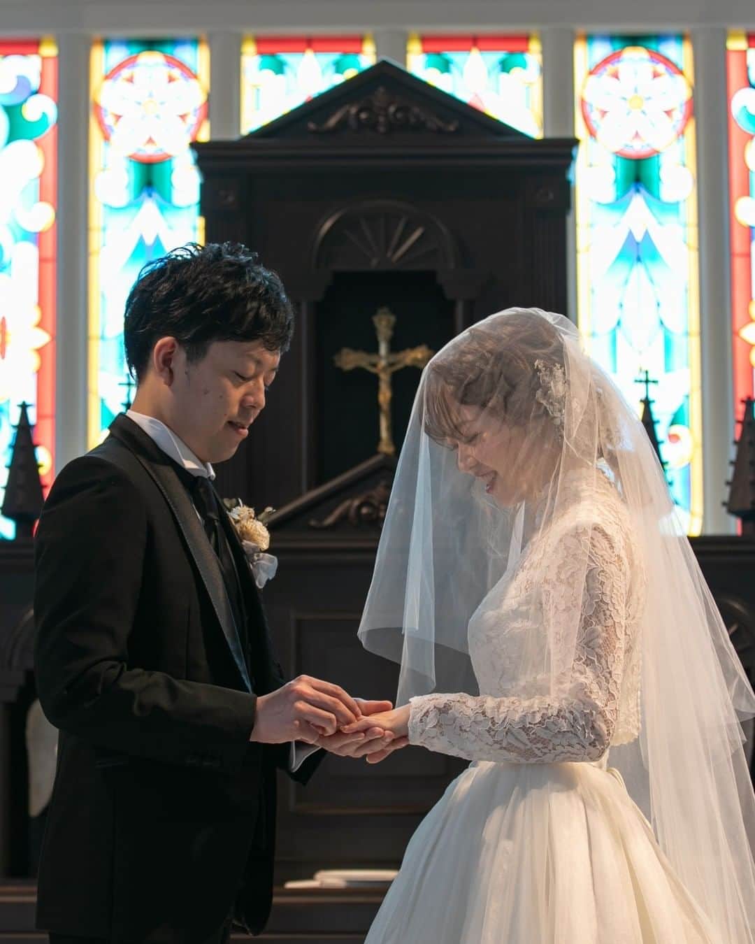 ラヴィ•ファクトリーさんのインスタグラム写真 - (ラヴィ•ファクトリーInstagram)「【写真で叶える結婚式】 . 一生の思い出に残る チャペルでのフォトウェディング*  全国の67チャペルの中より 撮影をお選びいただけます。  結婚式の"本質"を想いにのせ しっかりとカタチに残します*＊ —————— ラヴィファクトリー金沢: @kanazawa_laviephotography  AREA:JAPAN,KANAZAWA ラヴィール金沢 —————— @laviefactoryをフォローして #laviefactory #ラヴィファクトリー のハッシュタグをつけて お写真を投稿してみてくださいね✳︎ . こちらの公式IG（@laviefactory） で取り上げさせていただきます✨ #wedding#weddingphotography #ラヴィファクトリー #laviefactory #photo #生きる写真 #ハートのある写真 #instawedding #結婚写真 #ウェディング #ウェディングフォト #撮影指示書 #ロケーションフォト #前撮り #プレ花嫁 #結婚準備 #写真好きな人と繋がりたい #フォトウェディング #卒花 #前撮り #後撮り #ウェディングニュース #プラコレ #金沢花嫁 #ラヴィール金沢 #チャペルフォト #袖付きドレス #ステンドグラス」12月24日 17時38分 - laviefactory
