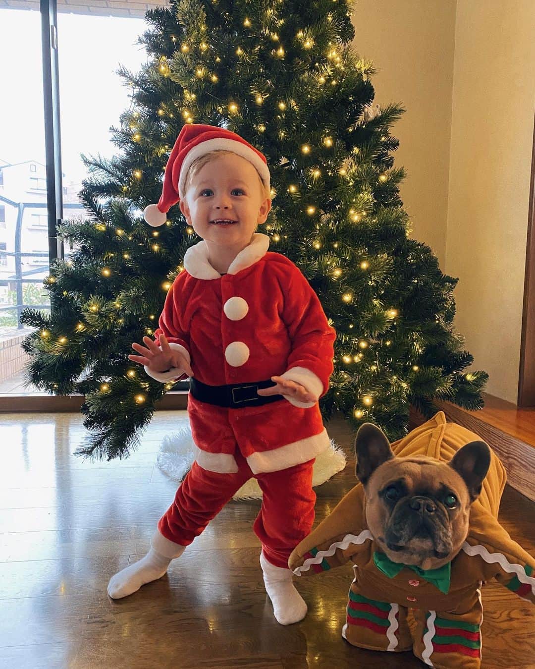 リアノン・ランゲラック（ミッチェル・ランゲラックの妻）のインスタグラム：「Merry Christmas 🎄🎅🏼❤️」