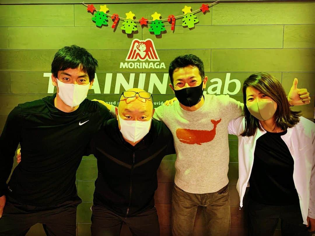 山本尚貴のインスタグラム：「今年もベストコンディションで戦うことができたのも森永製菓トレーニングラボのみなさんのおかげです✨ また年明けから宜しくお願いします💪  @morinagatraininglab  #森永製菓トレーニングラボ #8シーズン目 #井上リーダー #中島トレーナー #山上管理栄養士 #清野スポーツ栄養士 . #なぜかいきなりスクラム🤣」