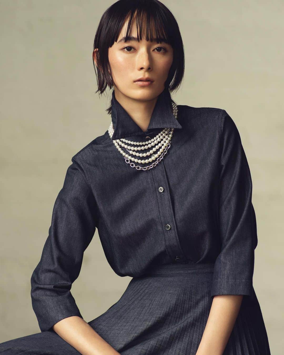 長山一樹のインスタグラム：「近いようで逆のアイデンティティを持った共作は新しい物の見方を気付かせてくれます。 eclat 1月号のネックレス特集より。 #mikimotocommedesgarcons   @eclat.magazine  Model @mickylee77  Stylist @misaking77  Hair @koichi_nishimura_  Make @kie_0  #eclat #jewelry #photography #portrait #hasselblad #h6d #kazukinagayama #長山一樹」