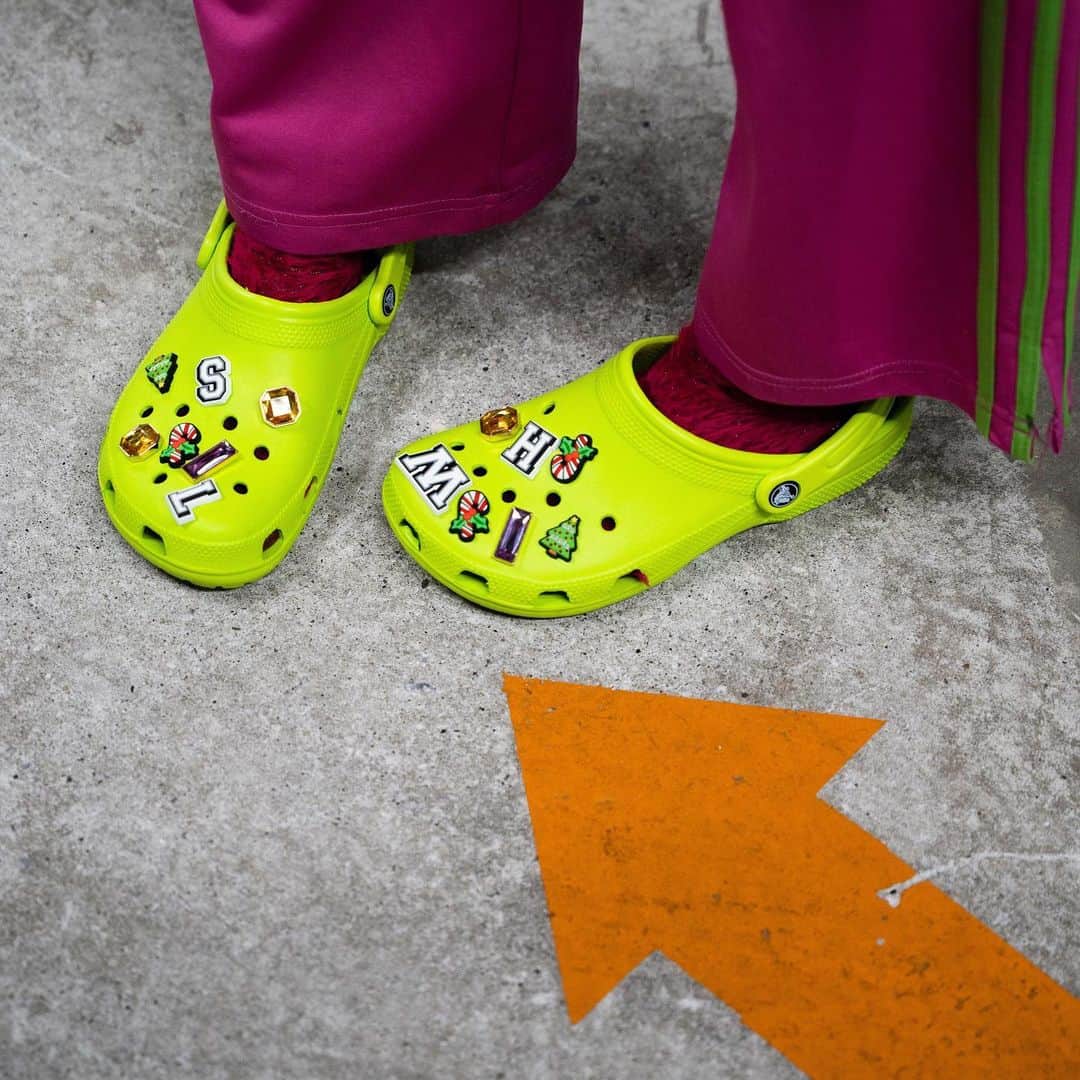 クロックス（crocs）さんのインスタグラム写真 - (クロックス（crocs）Instagram)「えりな(ショップスタッフ) Classic Clog - Lime Punch  #ComeAsYouAre #Crocs #Classic #Clog #クロックス #クロッグ #Fashionsnap #ストリートファッション #Ootd #Styling #Crocsandsocks #Crocnation」12月24日 17時50分 - crocsjp