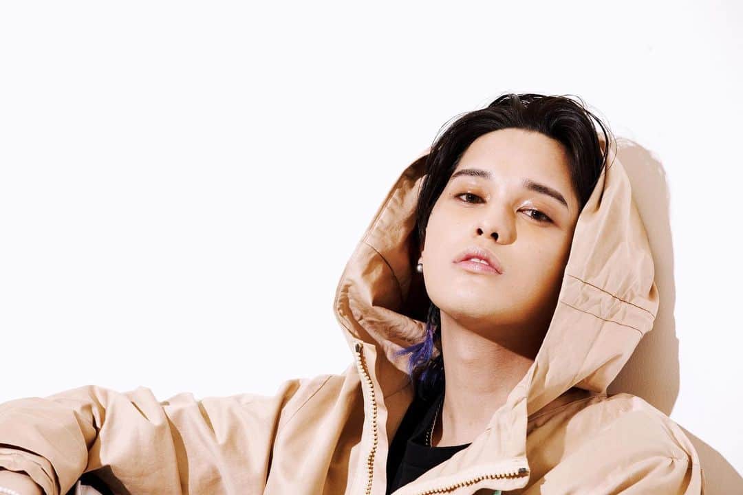 バトシンのインスタグラム：「イブみんな今どう過ごしてんの？  YouTube開設して21時に動画公開するから見て チャンネル登録とグッドボタンしてってってやつ〜 https://m.youtube.com/channel/UCUDfuHcyrjieXgBSvDg1Ywg」