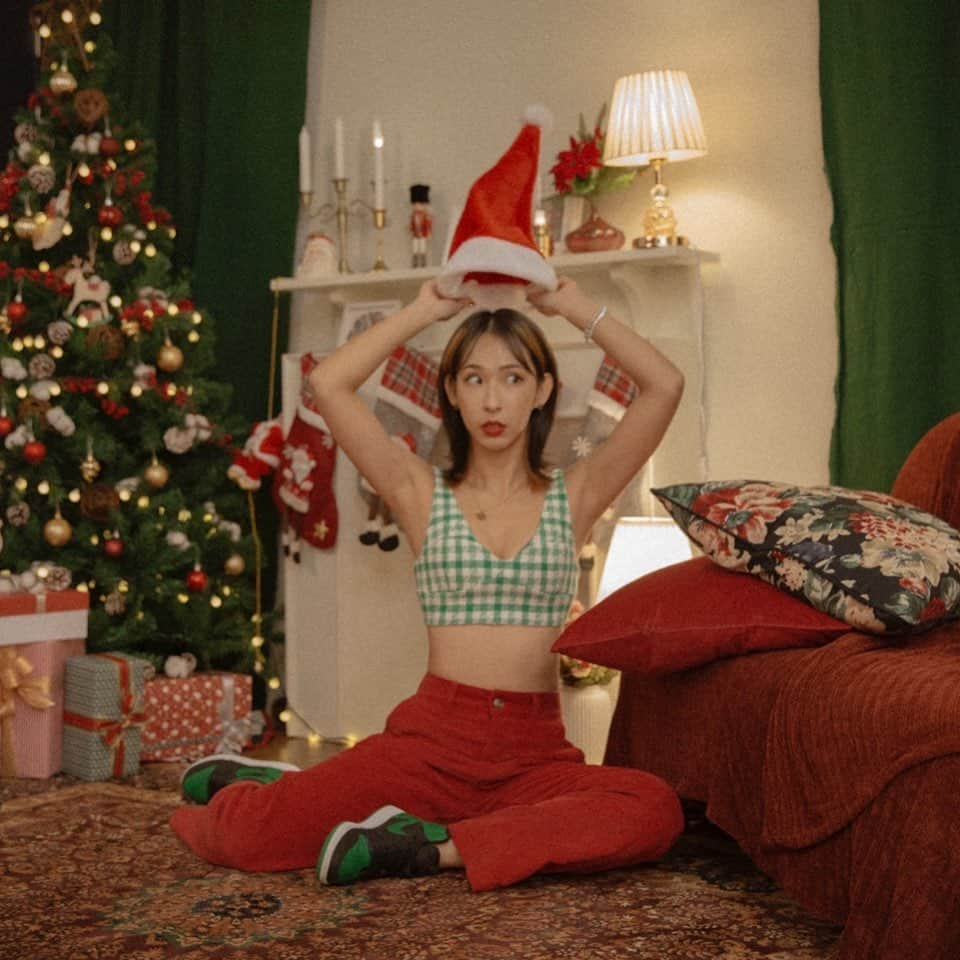 MINA MYOUNGさんのインスタグラム写真 - (MINA MYOUNGInstagram)「Merry Christmas🎄🎅🏼🎁 📸 @ausome_studio  #stayhome #takecareofyourself」12月24日 18時03分 - minamyoung