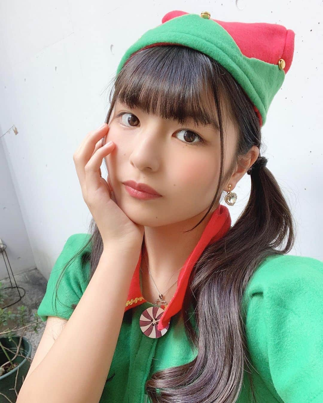 吉田優良里のインスタグラム：「メリークリスマス・イブ🎄  ケーキ食べた？？  ゆらは明日食べるよん🎂   #クリスマスイブ  #ジンジャーマン #クリスマス #クリスマスコスプレ #🎄」