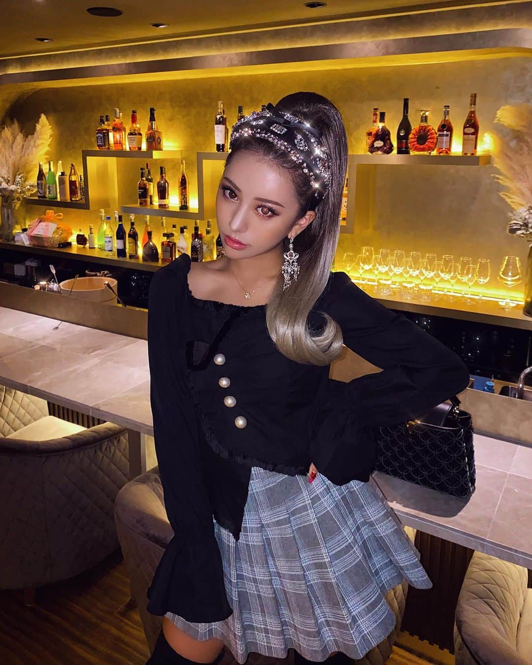 華さんのインスタグラム写真 - (華Instagram)「ドレスコードはカチューシャ👸🏼💓 Blair Waldorfな世界👑xoxo なんつって . . #gossipgirl #christmaseve」12月24日 18時21分 - _hana.87_