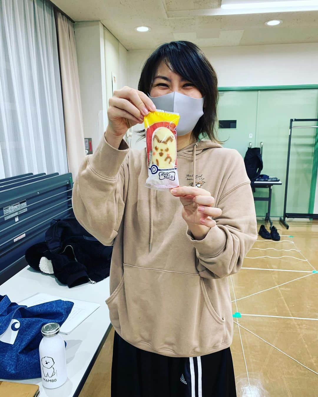 アモーレ橋本さんのインスタグラム写真 - (アモーレ橋本Instagram)「メリクリバナナ♪  #東京バナナ」12月24日 18時35分 - bravo_hashimoto