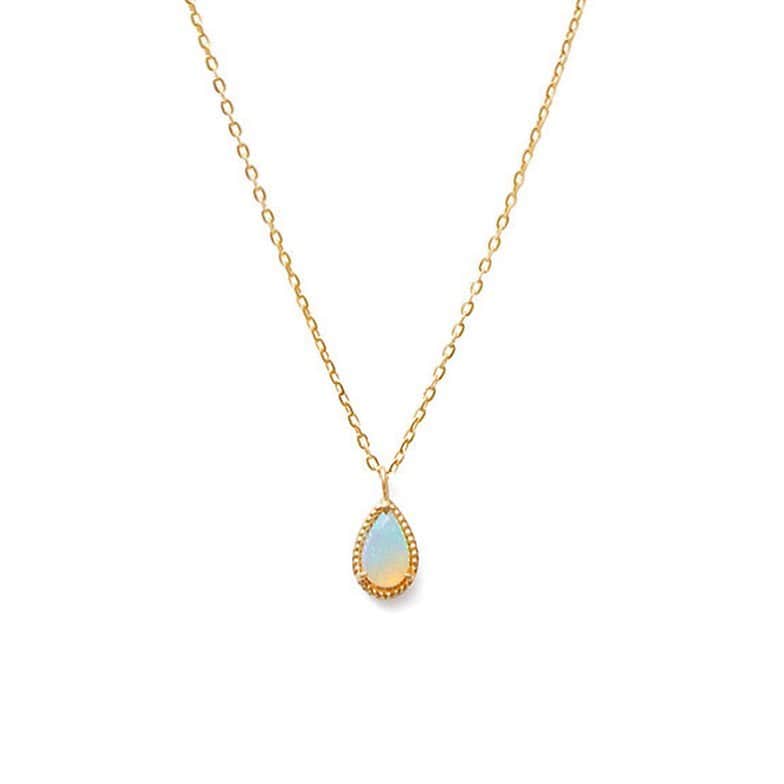 ageteさんのインスタグラム写真 - (ageteInstagram)「.﻿ 【Best Selection ⑨】﻿ 初めて色石を身に着ける人には、遊色効果のあるオパールを。﻿ 艶やかで優しい雰囲気は、お洋服を選ばずコーディネートに取り入れやすいアイテム。﻿ ﻿ #agete #jewelry #accessory #necklace #piercedearrings #diamond #アガット #ジュエリー #アクセサリー #ネックレス #ピアス #ダイヤモンド #ご褒美 #ギフト #プレゼント #クリスマス #クリスマスプレゼント」12月24日 18時35分 - agete_official