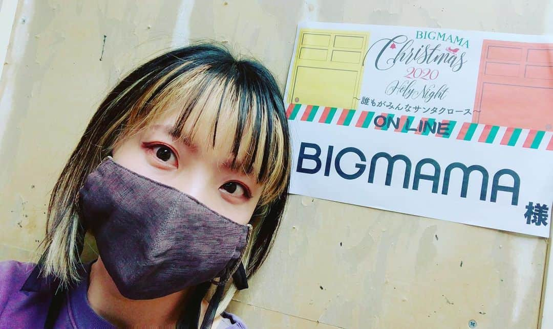 東出真緒さんのインスタグラム写真 - (東出真緒Instagram)「20時から！！ BIGMAMA Christmas2020🎄 Holy Night〜誰もがみんなサンタクロース🎅〜 . まっじで生配信だかんな！！ ビビんなよ！！！！ (お前がな！笑) . #BIGMAMA #Christmas #live #誰サン #生配信 #アフターパーティーも #チケット販売中 #アーカイブは1月3日まで #どうせ正月暇だろ #観てね」12月24日 18時46分 - mao_bigmama_vn