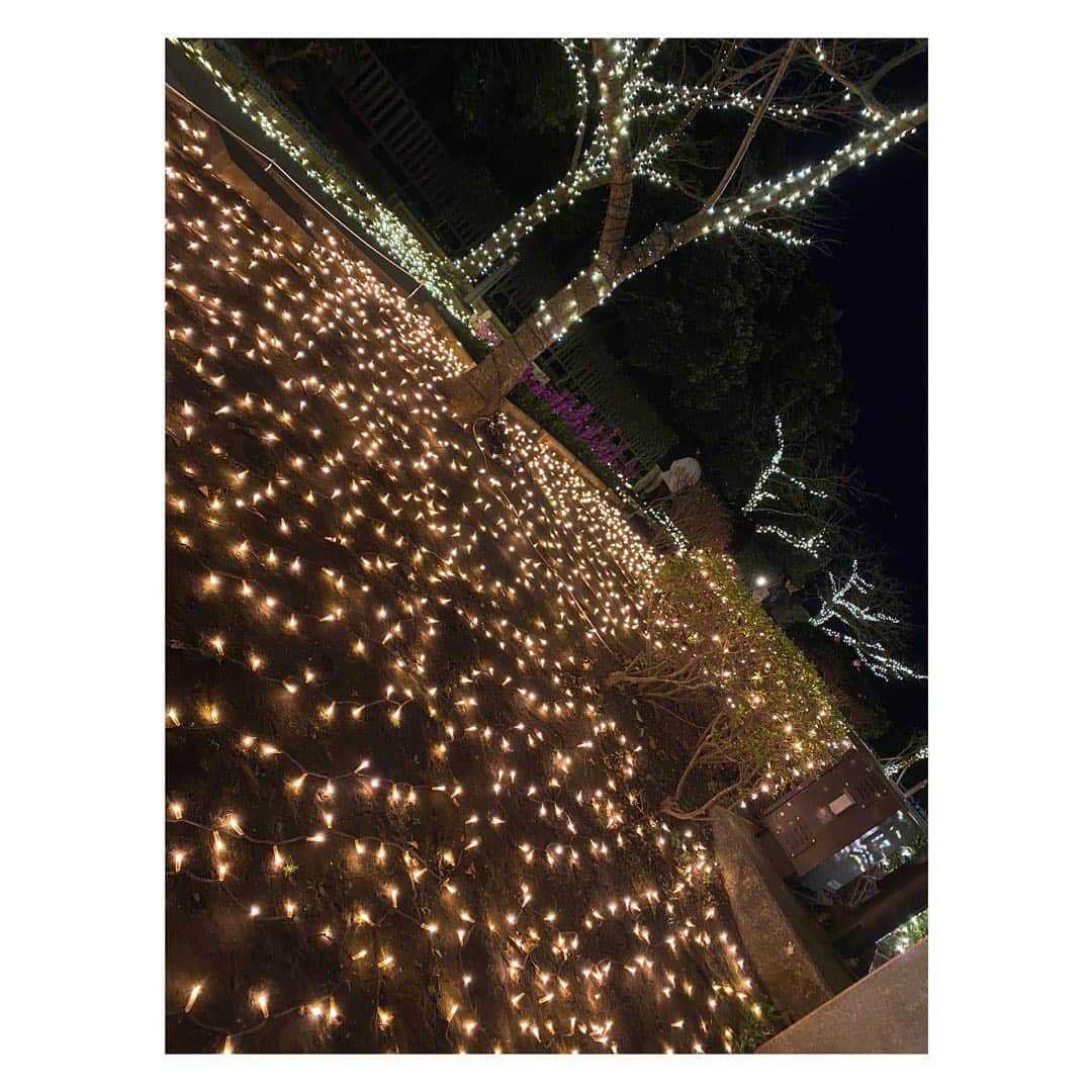BmF【公式】さんのインスタグラム写真 - (BmF【公式】Instagram)「今日はクリスマスイブですね！🎄 今年は家族でクリパです🎉 毎年あまり家族でクリスマスを過ごさないのでこれはこれで楽しいです💕  写真は江ノ島のイルミネーションを見に行った時の写真です✨ クリスマスの時期は寒いけどイルミネーションがとても綺麗で好きです！  #kurumi #BｍF #ビーマイナーエフ #高校生 #jk #jk1 #fjk #04  #singer   #クリスマスイブ #イルミネーション #江ノ島 #instadaily  #Japanese #japan #tagsforlikes  #japanesegirl」12月24日 18時47分 - bmf_twr