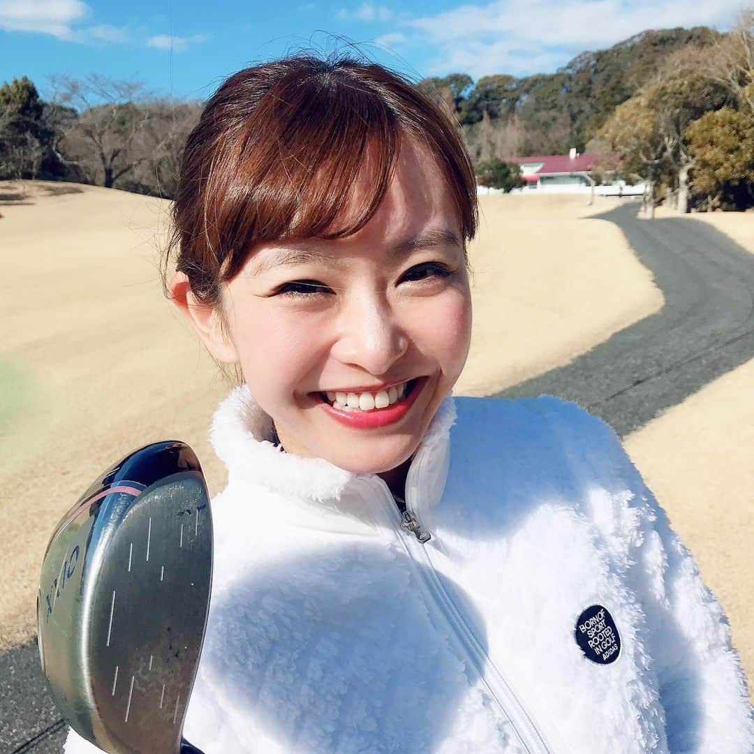 中庄司愛希さんのインスタグラム写真 - (中庄司愛希Instagram)「最近寒いですね❄️冬は手指の荒れに困りますよね❄️ 最近、塗ったあとに料理や手仕事をしても大丈夫な《プロ・業務用ハンドクリーム》を使い始めたよ👏天然由来成分だけで作られたハンドクリームだから料理前や料理中にも使えてありがたい🌱 塗った後にベタつかないから、寒い冬のゴルフにもおすすめ😊⛳️ #プロ業務用ハンドクリーム　#天然由来成分　#ヤーマン　#ハンドクリーム #ゴルフ練習」12月24日 18時51分 - aki_nakashoji_golf