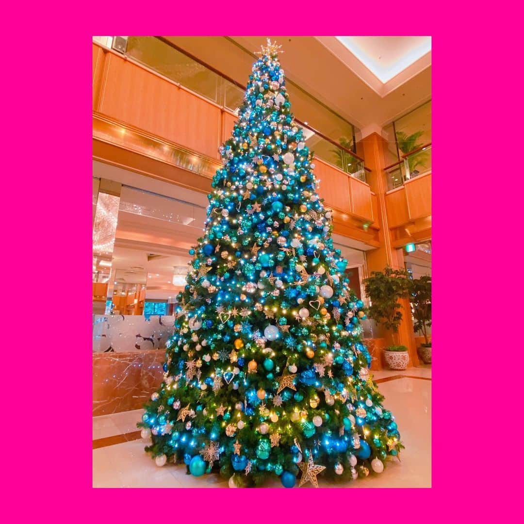 成田梨紗さんのインスタグラム写真 - (成田梨紗Instagram)「昨日夕方すぎにパパから📲﻿ 『今日は東京タワーの日だって！綺麗！』﻿ と送られてきた写真を見て 一気にクリスマス気分に😆❤️🎄💚🗼💖﻿ ﻿ どこもキラキラ輝いてるね〜﻿ ﻿ 素敵なイヴを🧑‍🎄🧑‍🎄🧑‍🎄﻿ ﻿ #東京タワー #christmaseve  #サンタさんきますように」12月24日 18時52分 - narita_risa