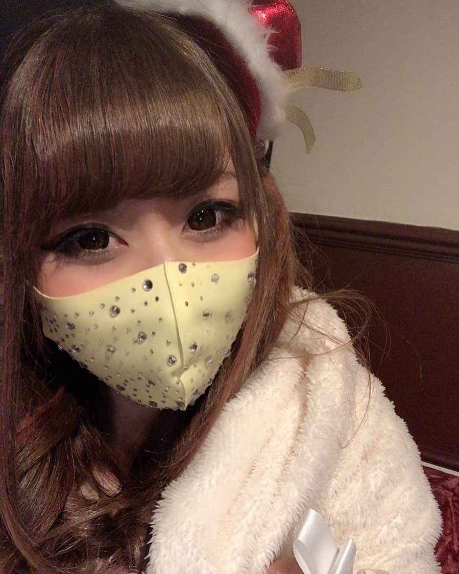 七星ジュリアさんのインスタグラム写真 - (七星ジュリアInstagram)「はむはー  サンタじゅりあ♡ 聖なる夜ですよー 出番はこれからだよん！ みんなサンタじゅりあ観てね♡ 今日は4曲！！  #七星じゅりあ #サンタじゅりあ #ライブ #リリ恋ハニー」12月24日 18時54分 - nanahoshi_julia15