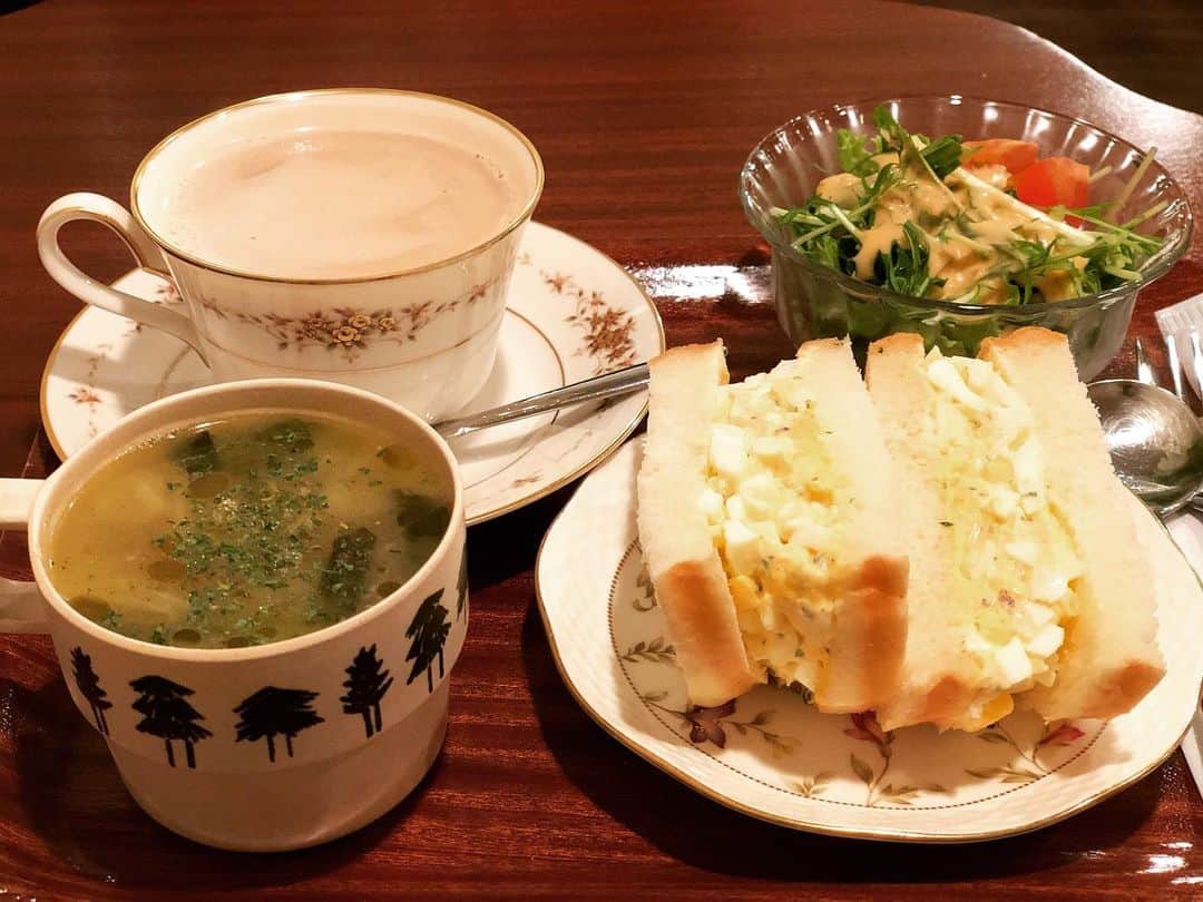 名越康文のインスタグラム：「#サンドイッチズ #松屋町　#タマゴサンドセット　＋野菜スープ」